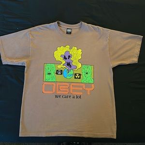 Men’s obey tshirt